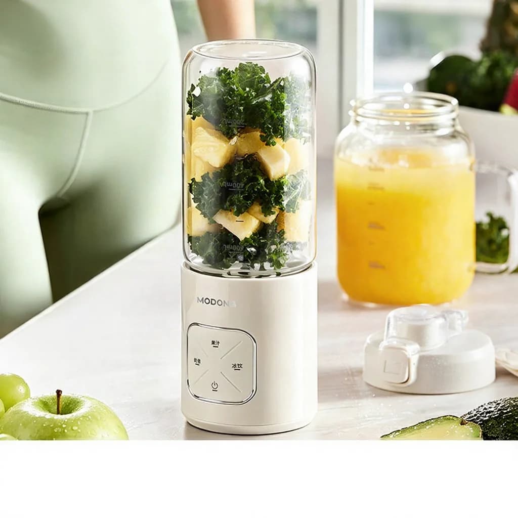 Przenośny bezprzewodowy blender kielichowy do soków i koktajli