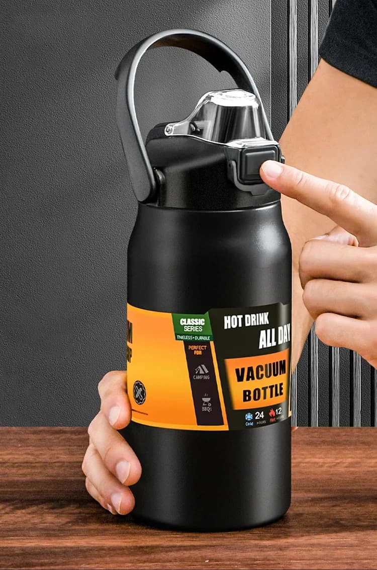 Outdoorowy kubek termiczny ze słomką 0.8-1.5L