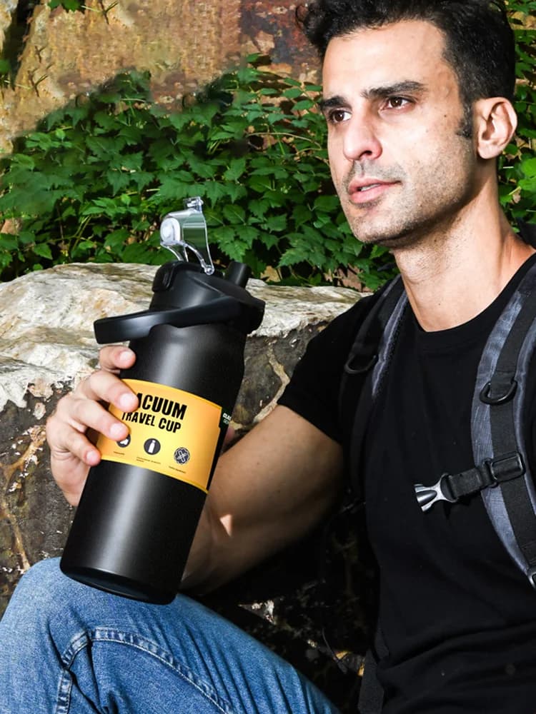 Outdoorowy kubek termiczny ze słomką 0.8-1.5L